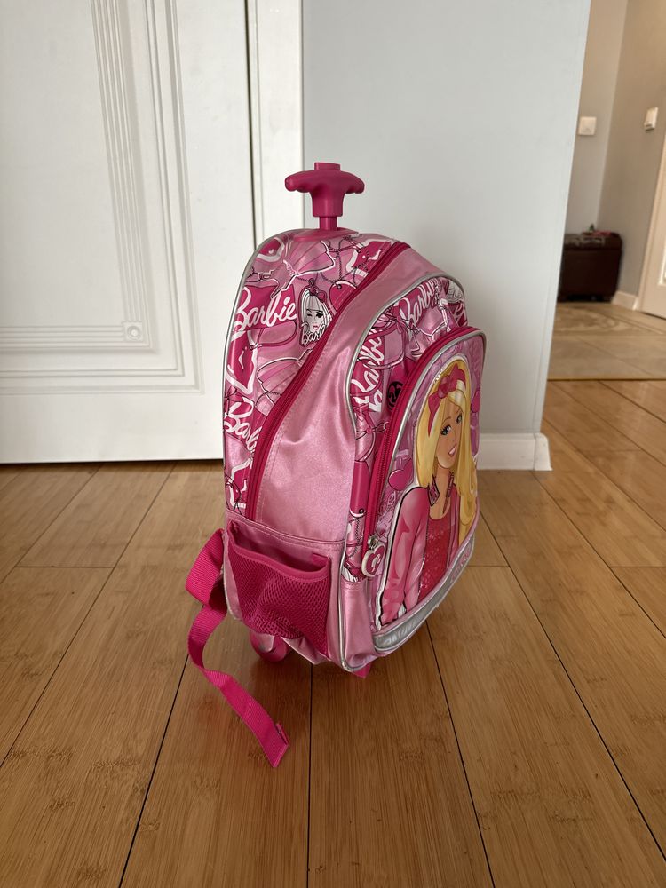 Продам школьный рюкзак Barbie