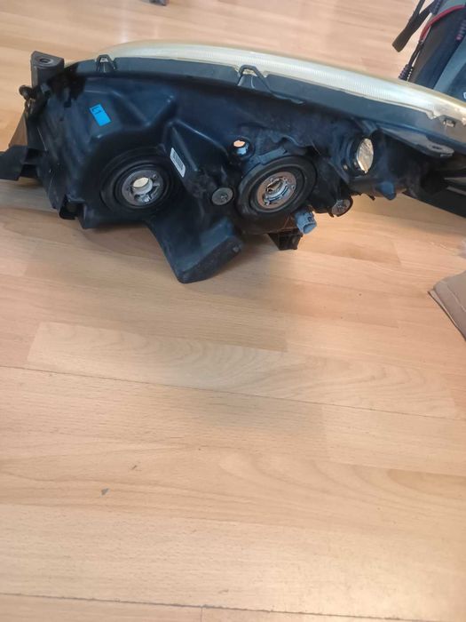 Фарове Комплект Toyota Corolla Verso 2007