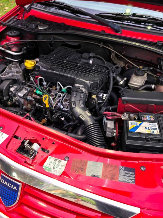 Продавам дачия логан 1,5 дци ,68 коня работеща в движение