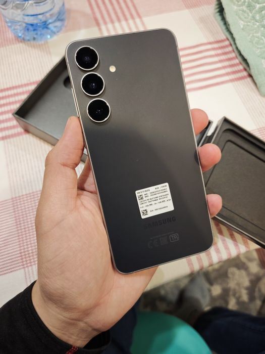 Samsung S25 FE 8/128 Gb sotiladi