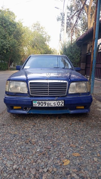 Бампер передний на Мерседес 124