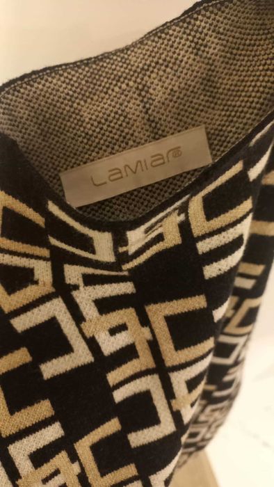 Вталена плътна рокля с дълъг ръкав Lamiar