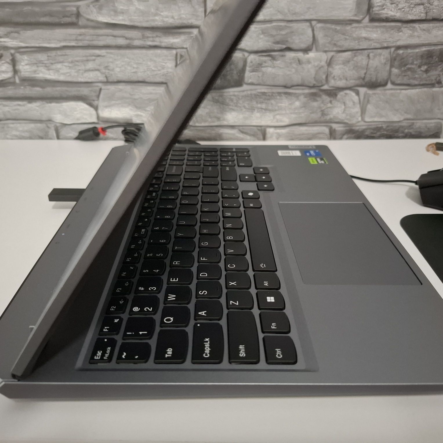 Продавам Lenovo LOQ 15IAX9