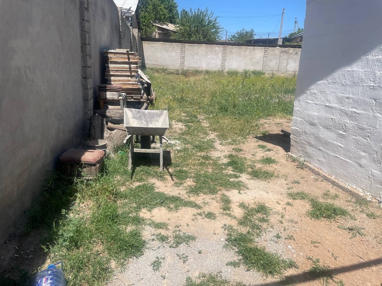 Yer sotiladi arzon narxda Qibray Oq oltin maxallasida