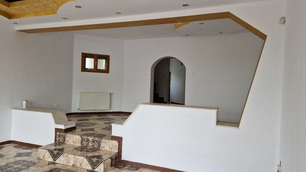 Imobil stradal, stadion Pitesti, pretabil diverse activitati