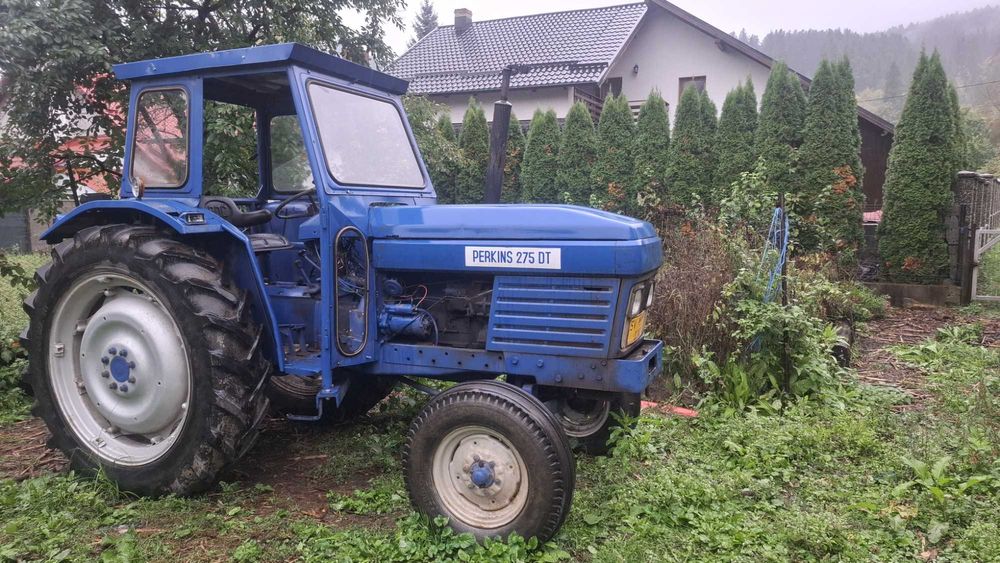 Vand tractor Layland  pentru reparat sau dezmembrat.