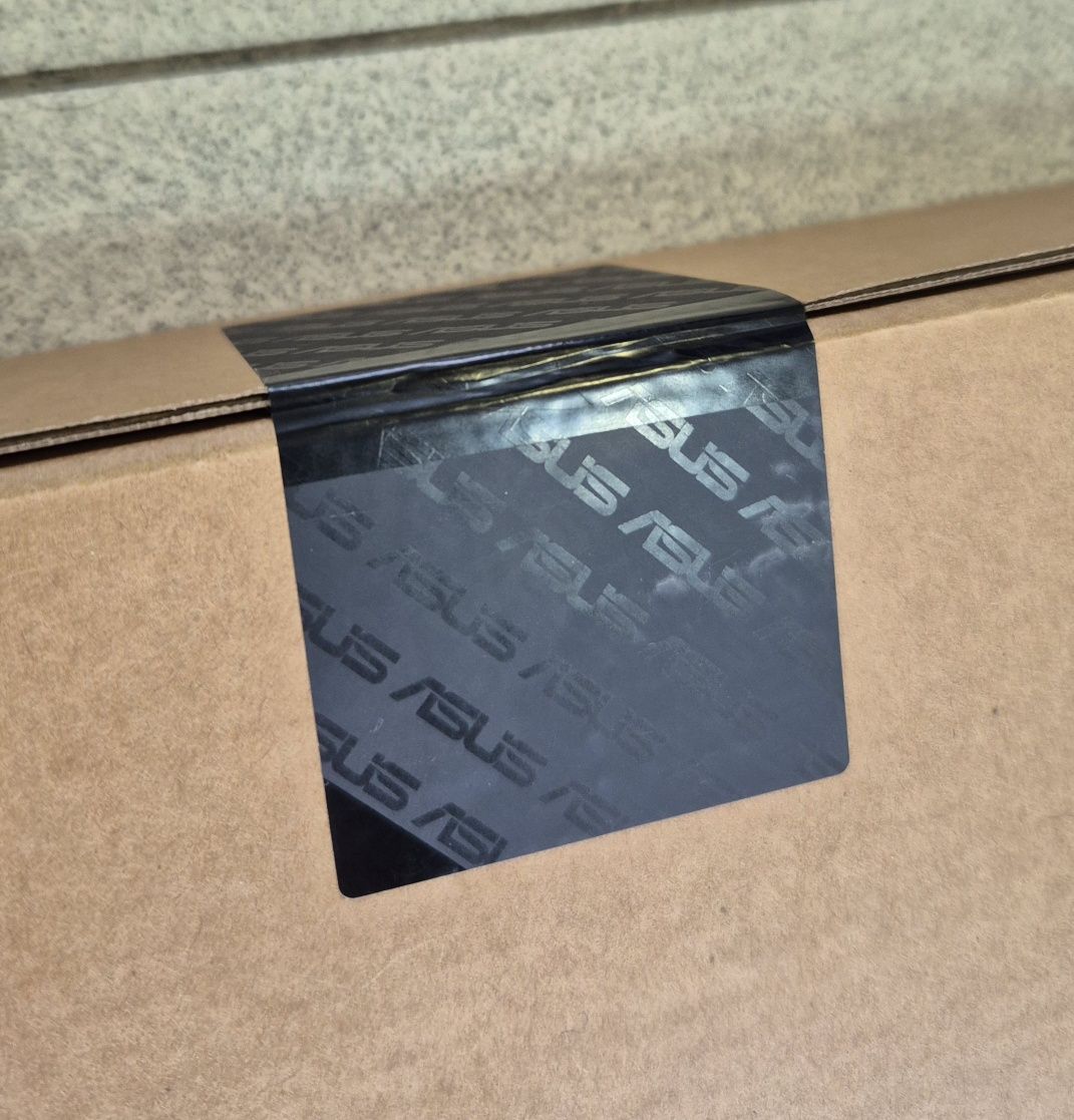 Чисто нов! Asus Vivobook Go OLED