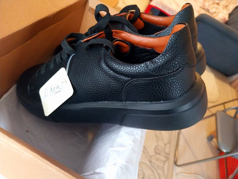 Se vinde pantofi piele Lufian