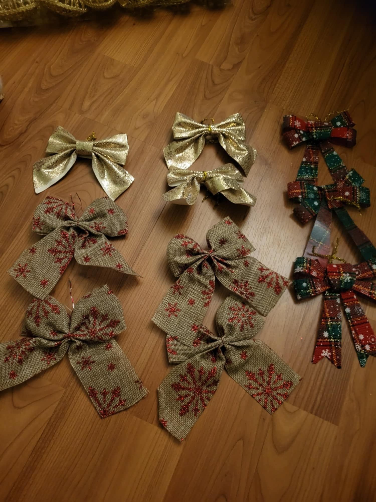 Коледни играчки продавам