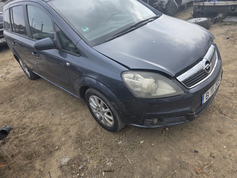 Dezmembrez Opel Zafira b 1.9 cdti