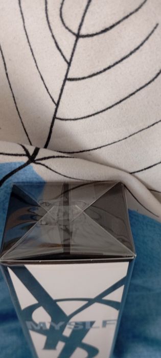 Yves Saint Laurent MYSLF Eau de Parfum este o aromă modernă,