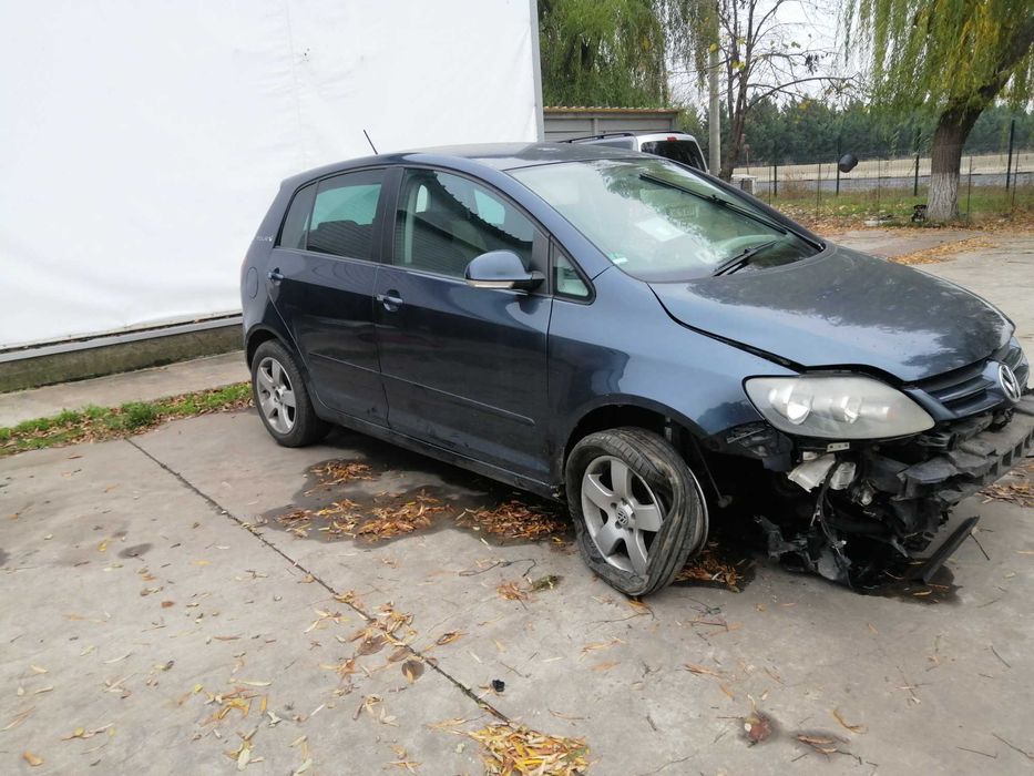 Dezmembram Golf 5 motor 1.9 cod motor BLS