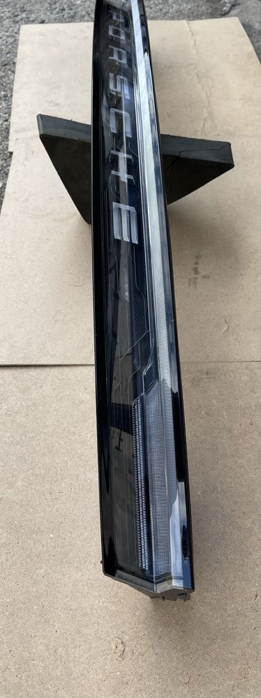 Оригинален Заден Рефлектор Porsche Taycan 9j1