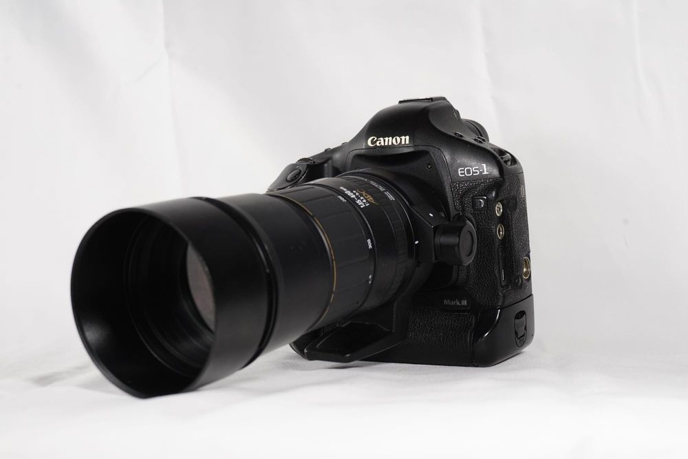 Cameră DSLR CANON EOS 1D MARK III + obiectiv Sigma 135-400mm F/4.5-5.6