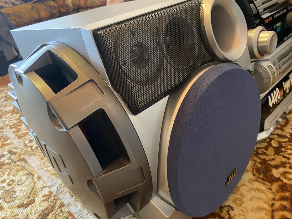 Продавам музикална уредба JVC model MXJ970W