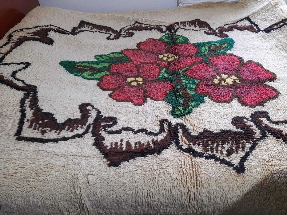 Вълнени ръчно тъкани китеници