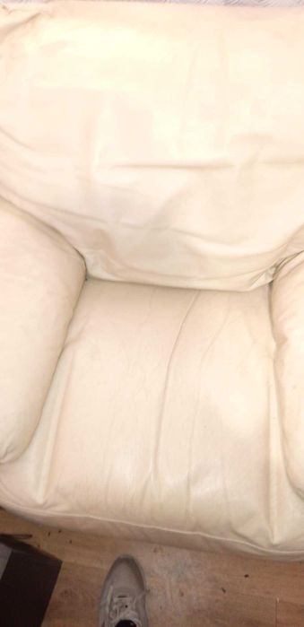 Кожен Диван със два фитьола