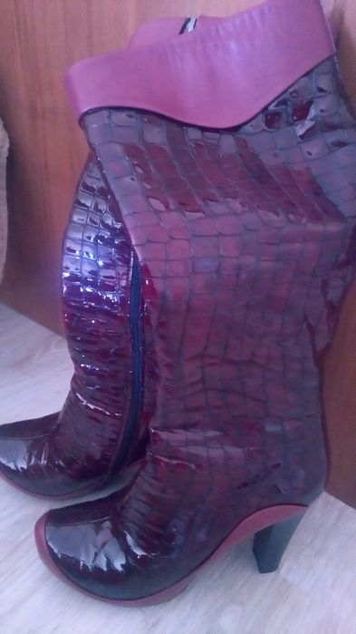 Елегантни ботуши от естественна кожа