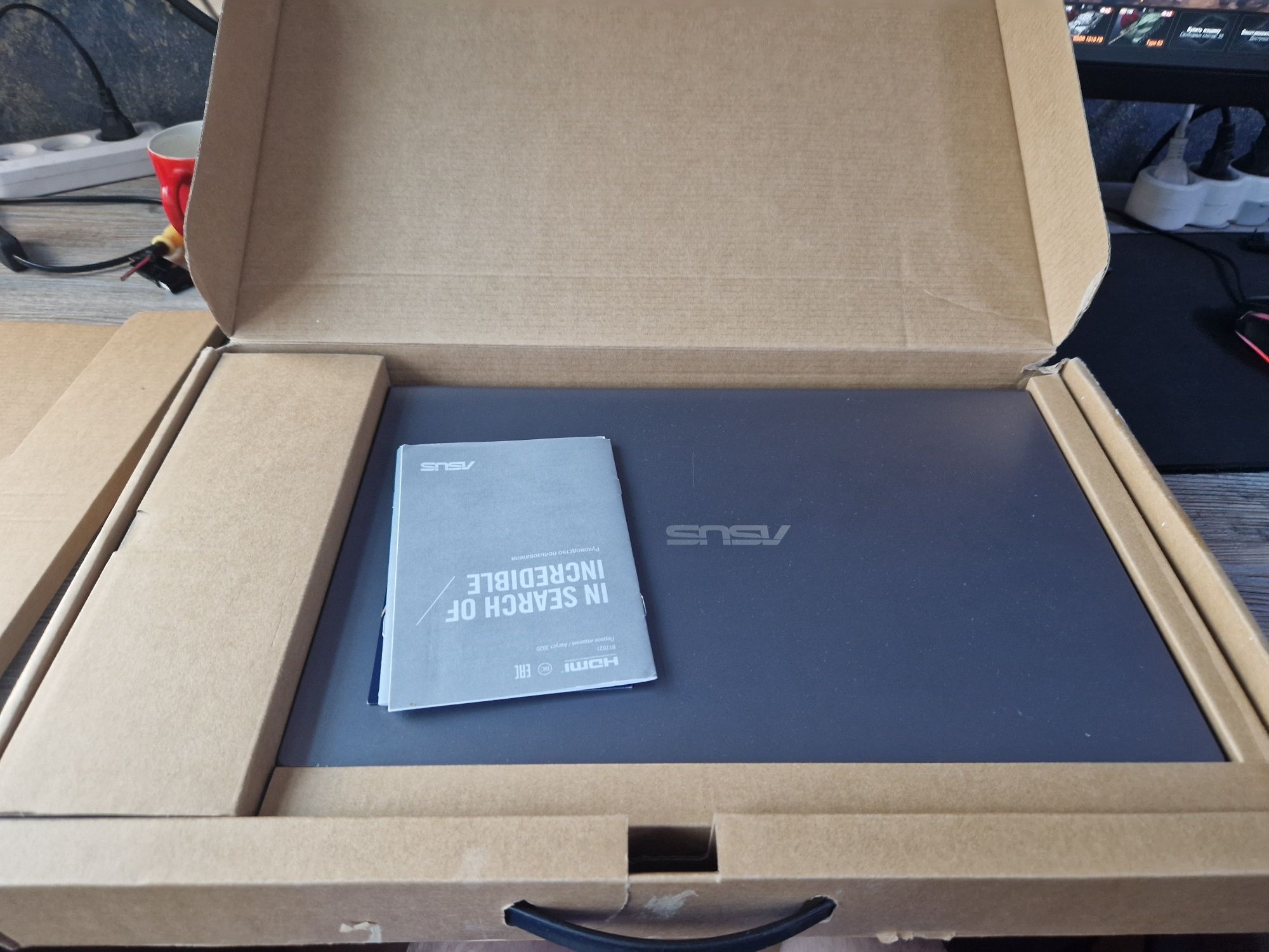 Asus Ноутбук в коробке\Corei3\SSD\состояние нового
