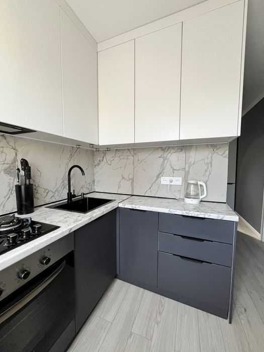 Продам 3х комнатную  в центре 2/5 не угол