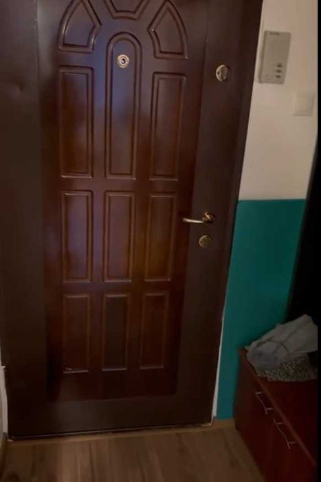 Garsonieră parter 24 mp + beci 20 mp acces interior, zona Mall Coresi