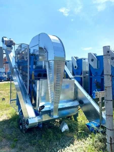 Очиститель вороха самопередвижной ОВС-25Ц