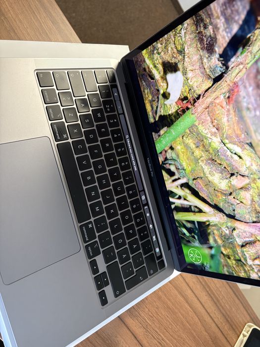 MacBook Pro 13-inch/ Intel Core i5 / 16 GB RAM/ 512 GB / Foarte bun