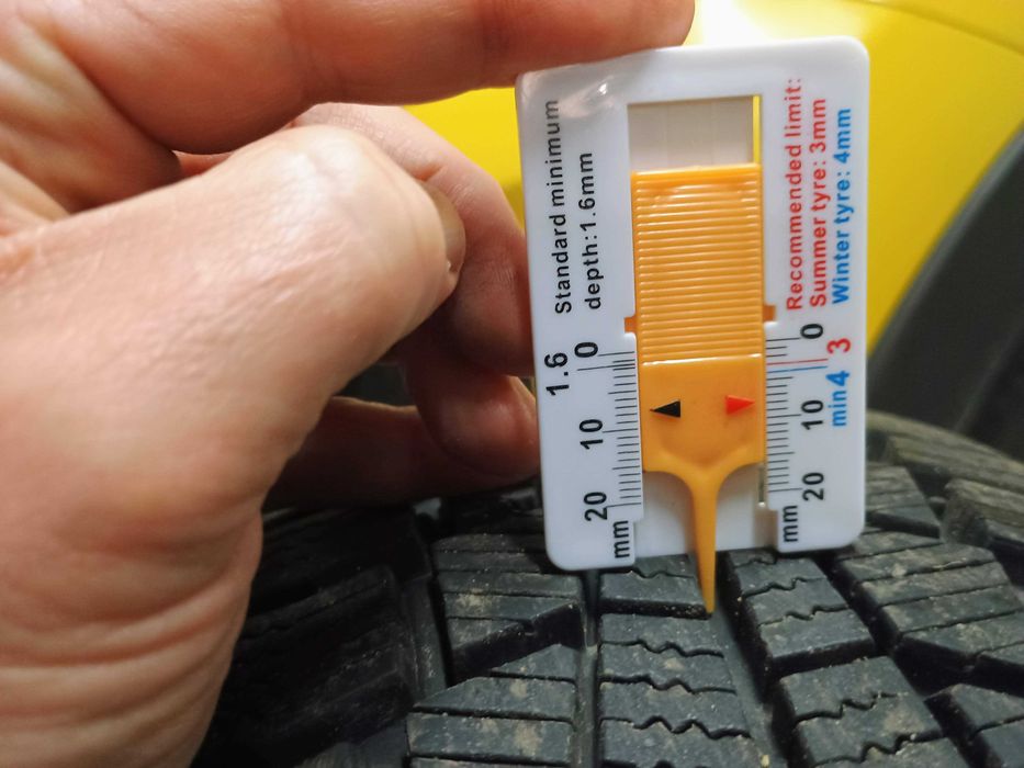 4 зимни гуми General 185/65/15 за общо 120 лв., изминати 8000 км.