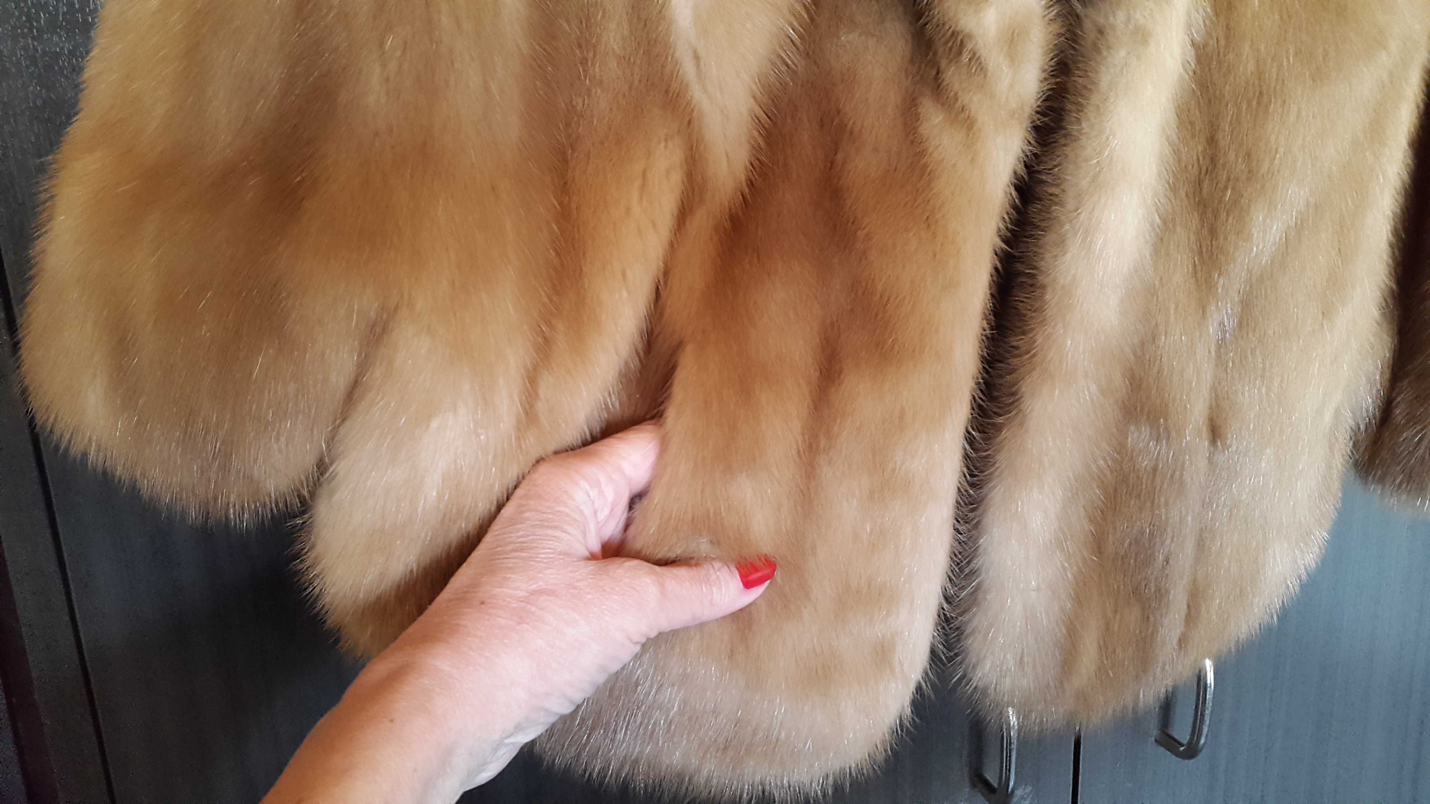 Елегантна кожена наметка от визон,  цвят Ivory