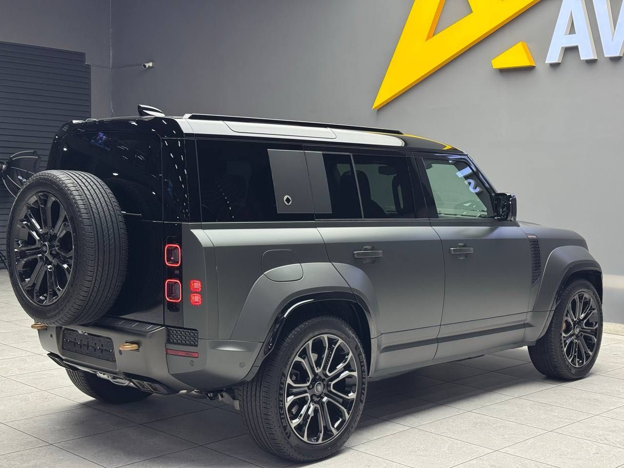 Land Rover Defender OCTA