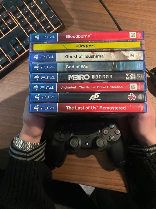 Playstation 4 slim 500gb + 8 игри + controller