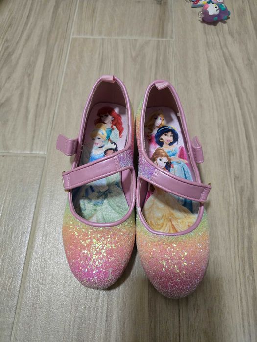 Блестящи маскарадни обувки H&M