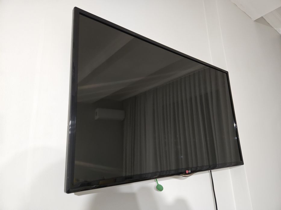 Телевизор LG чёрный