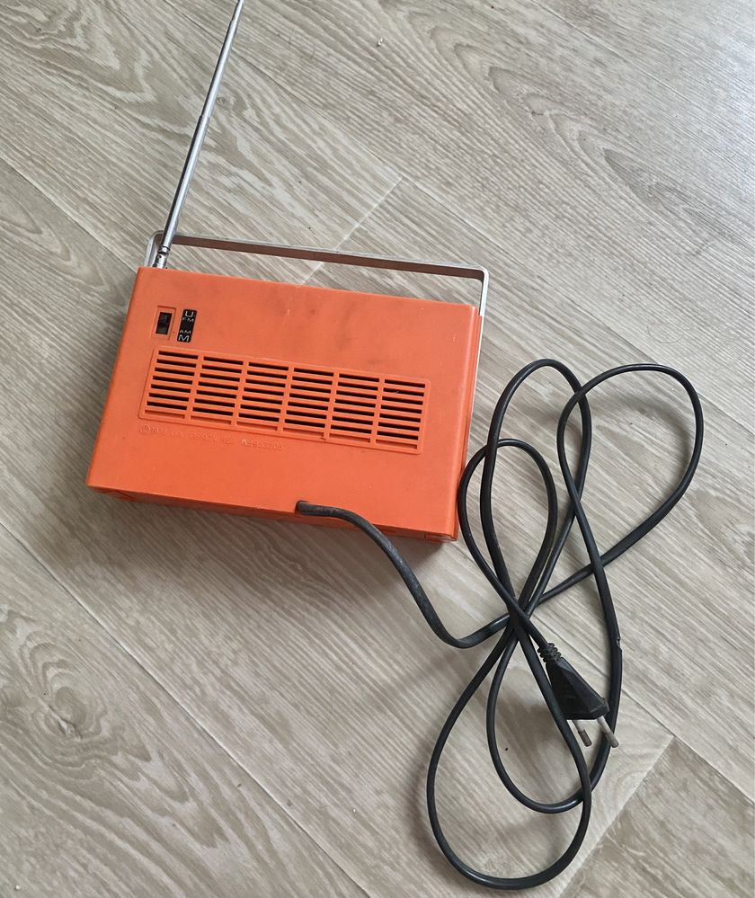 Radio Hobby, 1978- vintage- funcțional ( priză /baterii )-portabil.