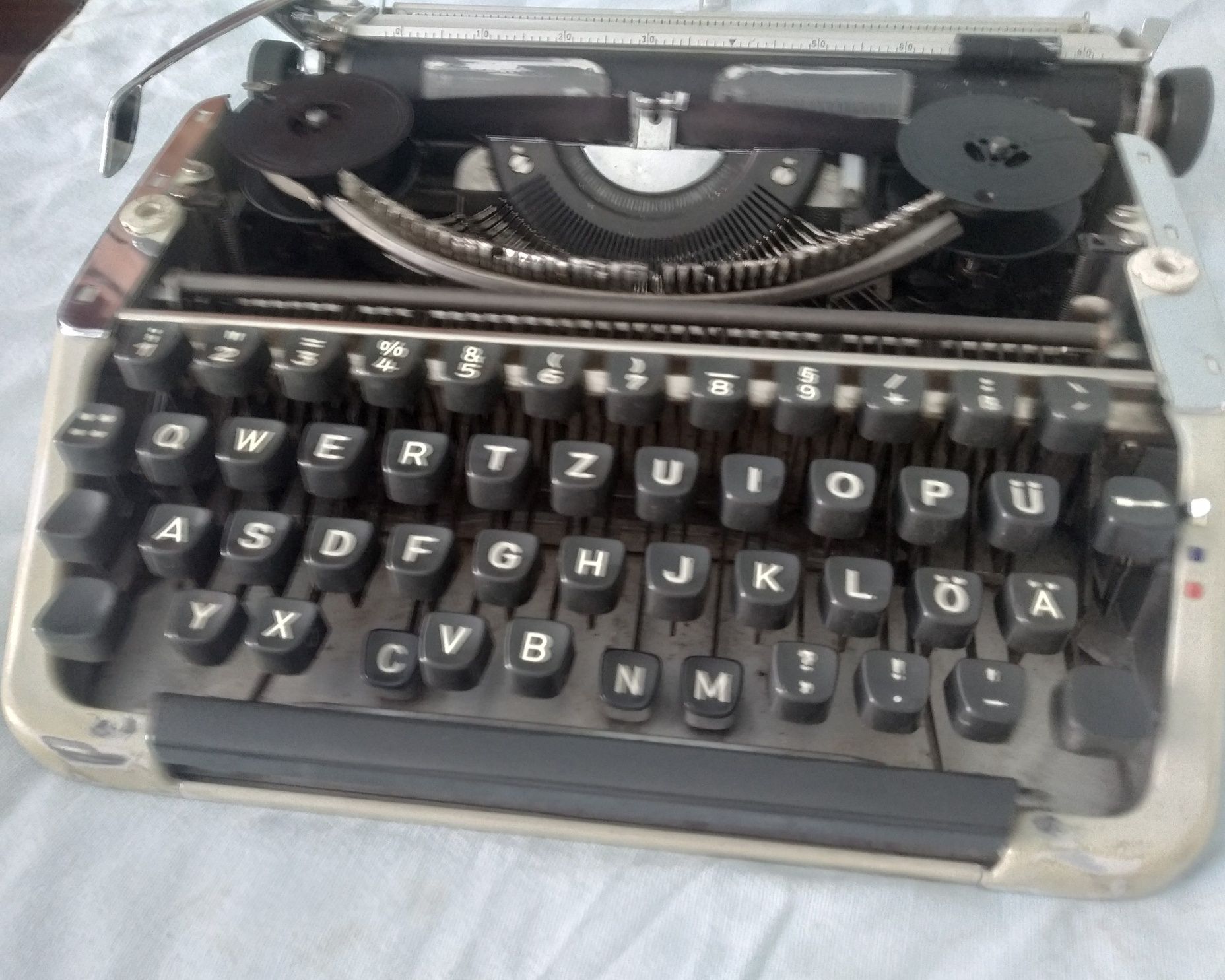 Vând mașină de scris mecanica