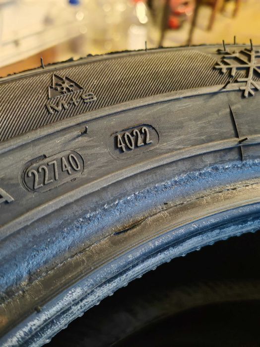 Set anvelope de IARNA R15 si anvelope de VARA R16