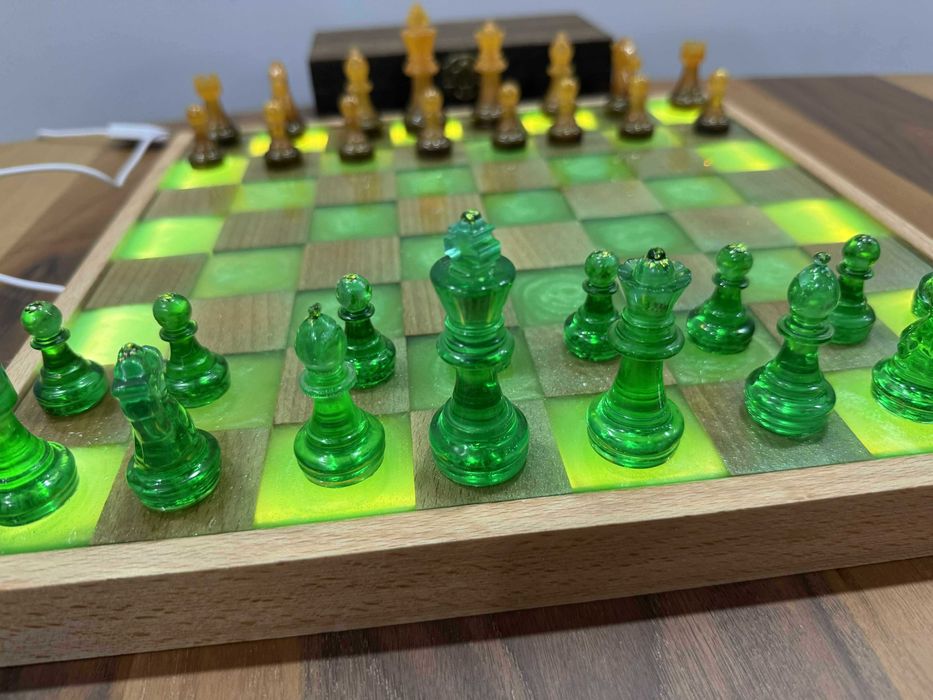 Уникален, ръчно изработен светещ декоративен шах