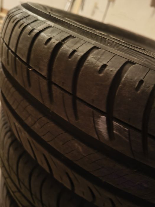 Vând 4 jante R14+2 seturi anvelope Michelin si Hankook/ totul 500 lei