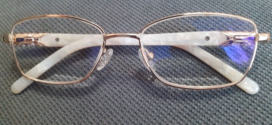 Диоптрични очила за близо