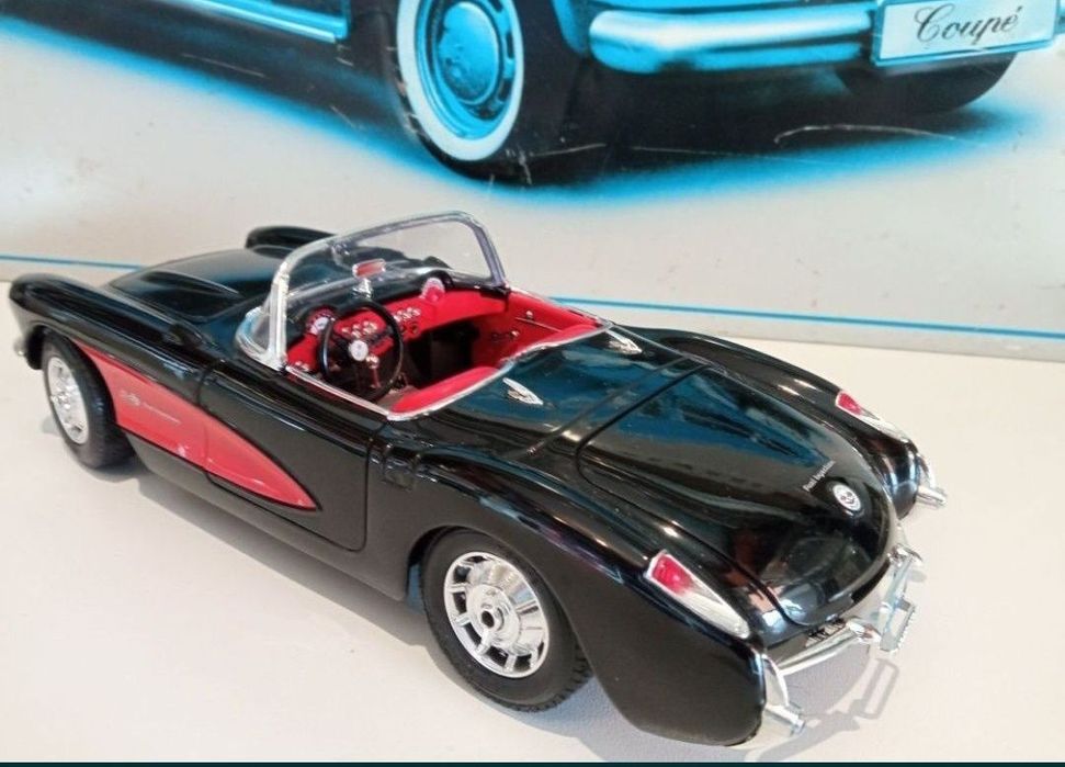 Chevrolet canuette 1957
Scara 1/18
Bburago

Pozele reflectă realitatea