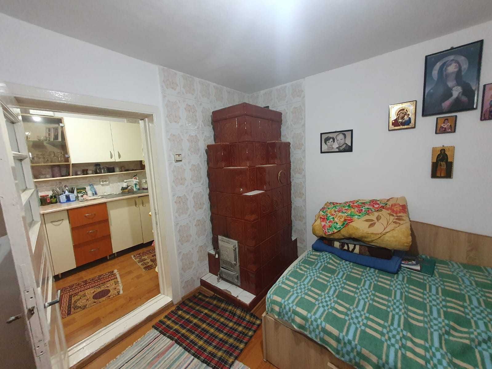 Vând casă cu 3 camere, reconstruită în 2010, pe un teren de 2000 mp