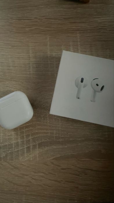 Оригинални Apple AirPods 4 използвани