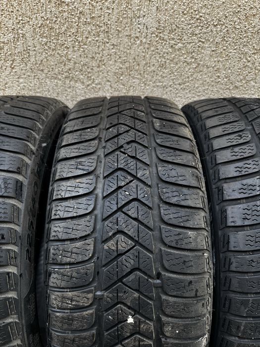 Pirelli Sottozero 225 40 18