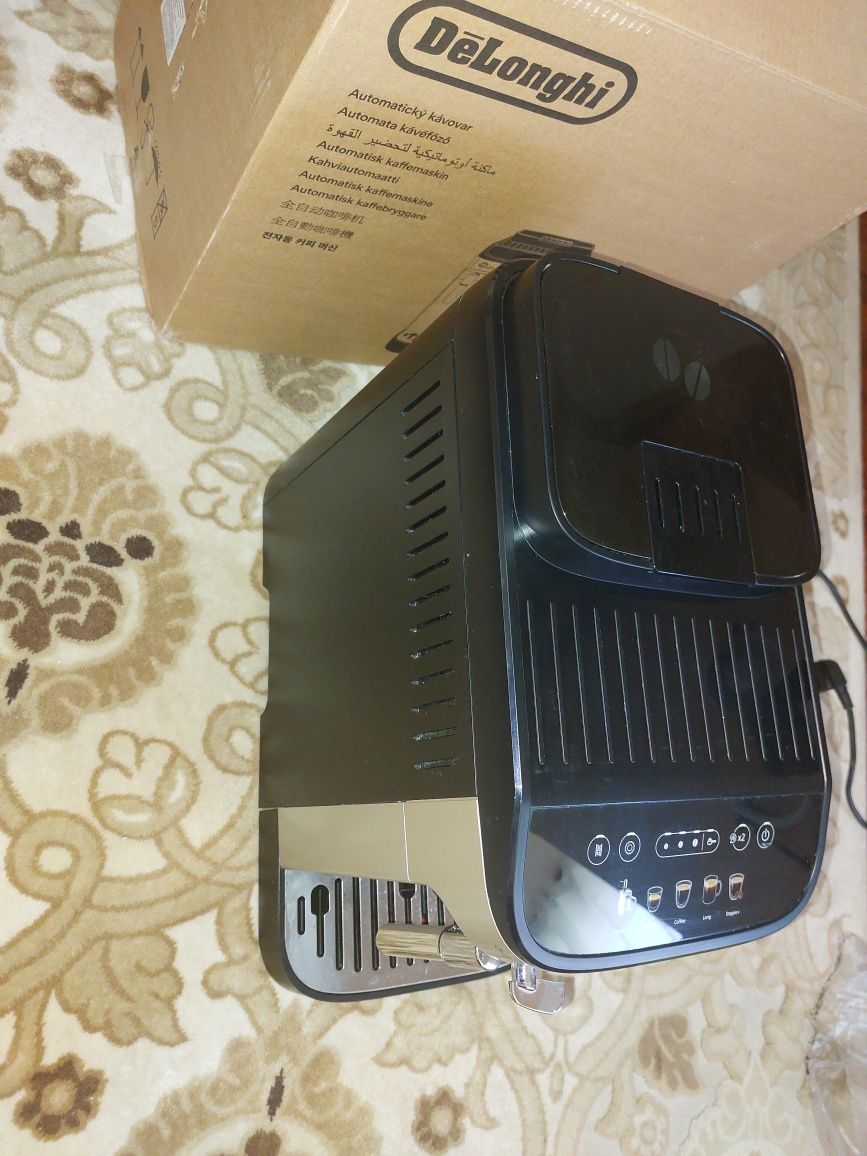 Vând aparat de cafea Delonghi Magnifica S