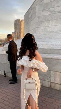 Белое корсетное платье,размер от 42-46 регулирется сзади.