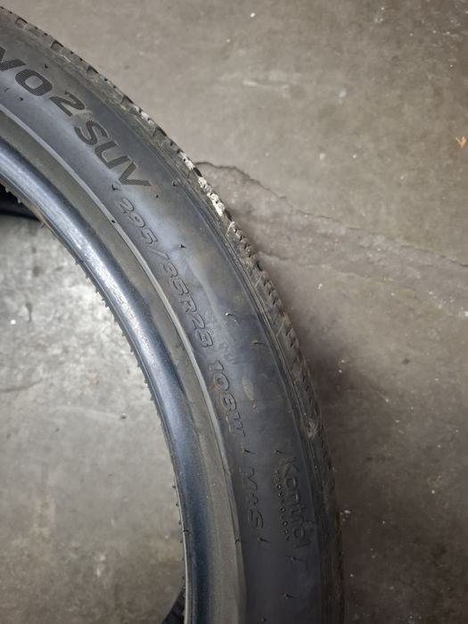 Vand 2 anvelope 295 35 23 hankook bune de iarna fără defecte dot 2022