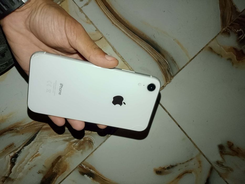 IPhone Xr  64 gb 75% baterie