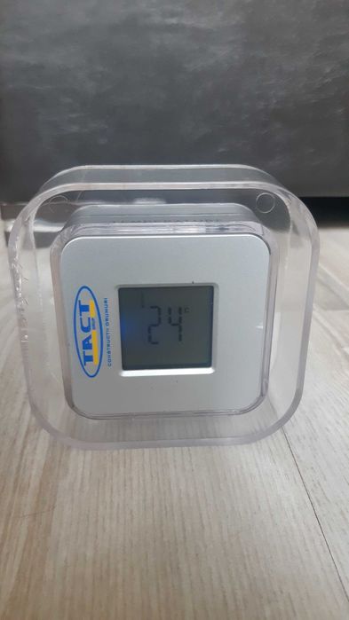 Vând ceas cu funcții oră/dată, alarmă, temperatură si temporizator