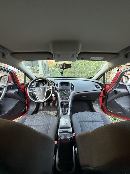 Opel Astra J Gtc 2012