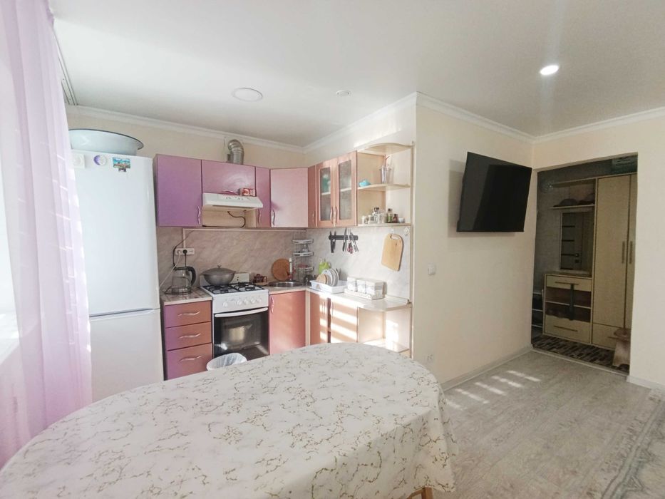 !  Продаю 2-комнатную квартиру-студию в 21 микрорайоне, Пришахтинск!